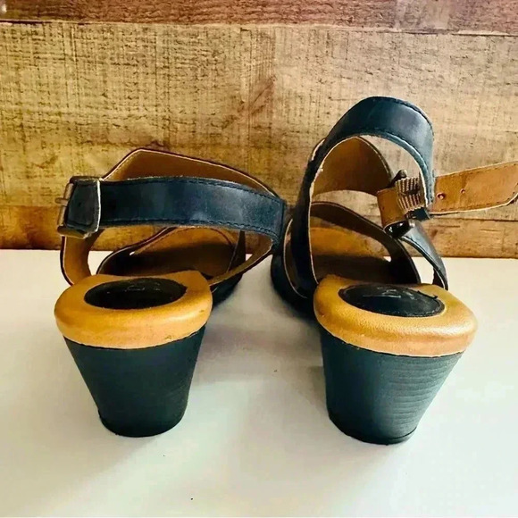 B.O.C. Ángulo In Black Leather Sandals - Picture 5 of 10